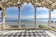 Magnifique maison de maître pieds dans l'eau avec dépendance et port privé