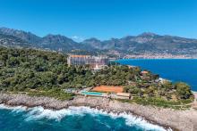 APPARTEMENT BELLE EPOQUE EN FRONT DE MER PROCHE DE MONACO