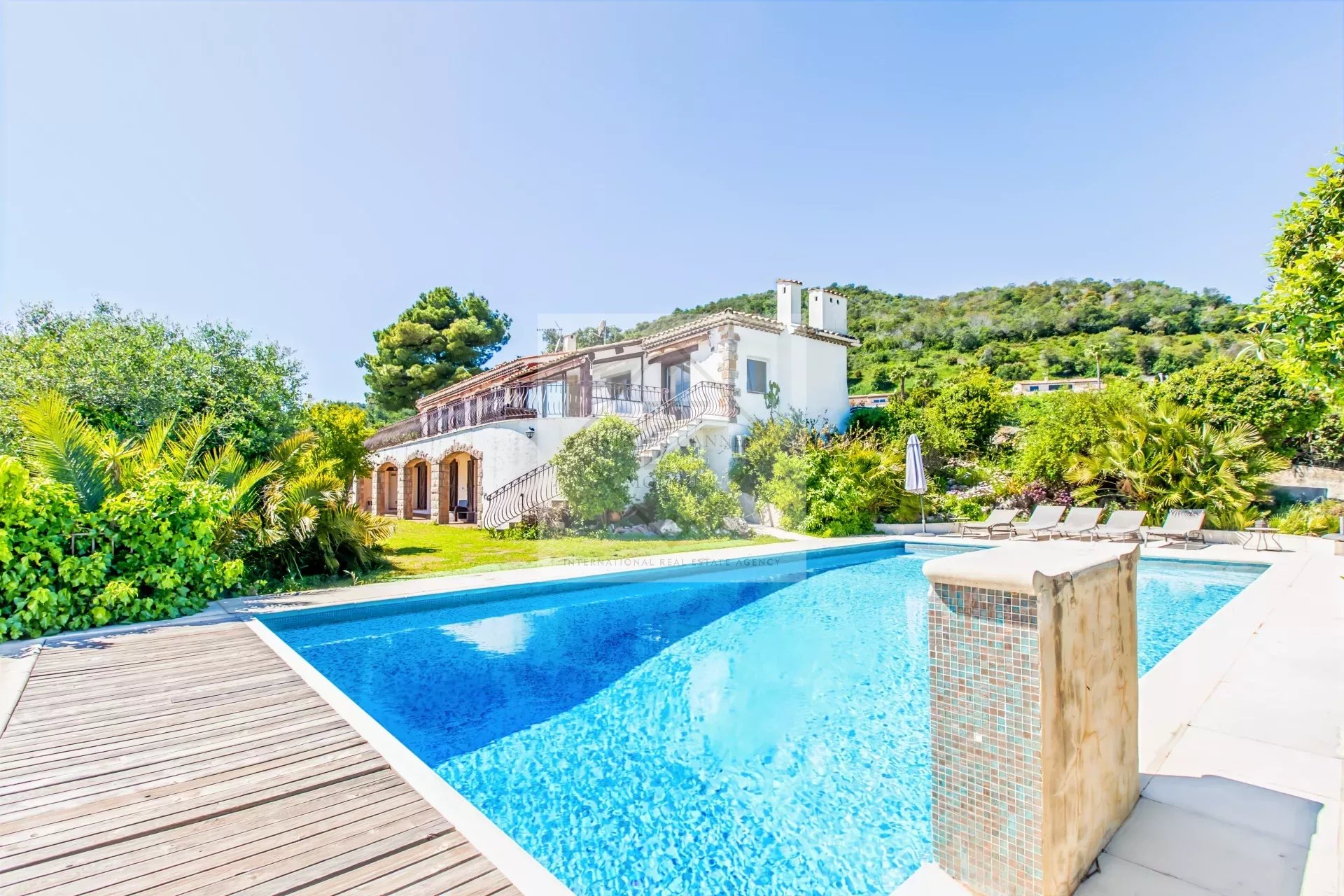 VUE MER PANORAMIQUE – UNE OPPORTUNITÉ RARE AUX PORTES DE CANNES