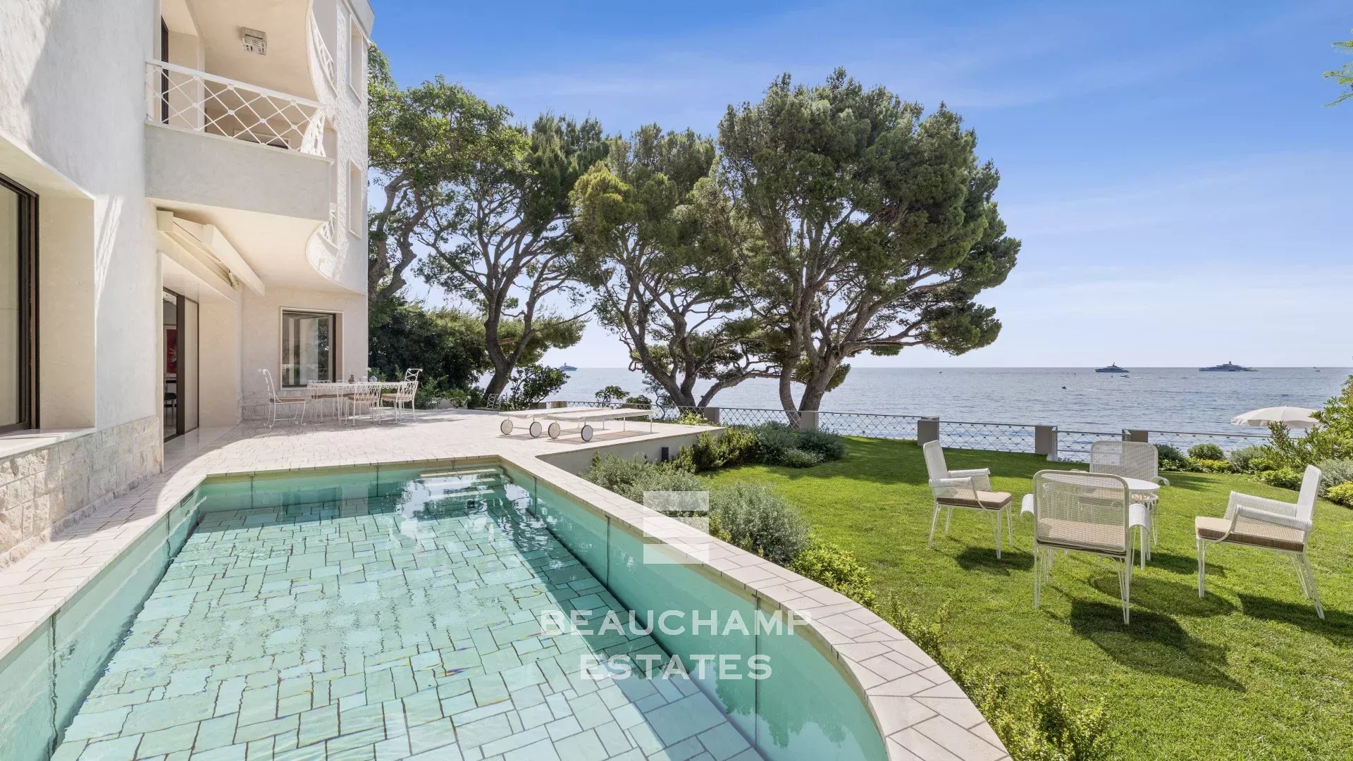 Propriété pieds dans l'eau de 7 chambres avec vue mer panoramique – Beaulieu-sur-Mer