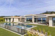 Roquefort-les-Pins – Villa contemporaine neuve avec vue mer exceptionnelle
