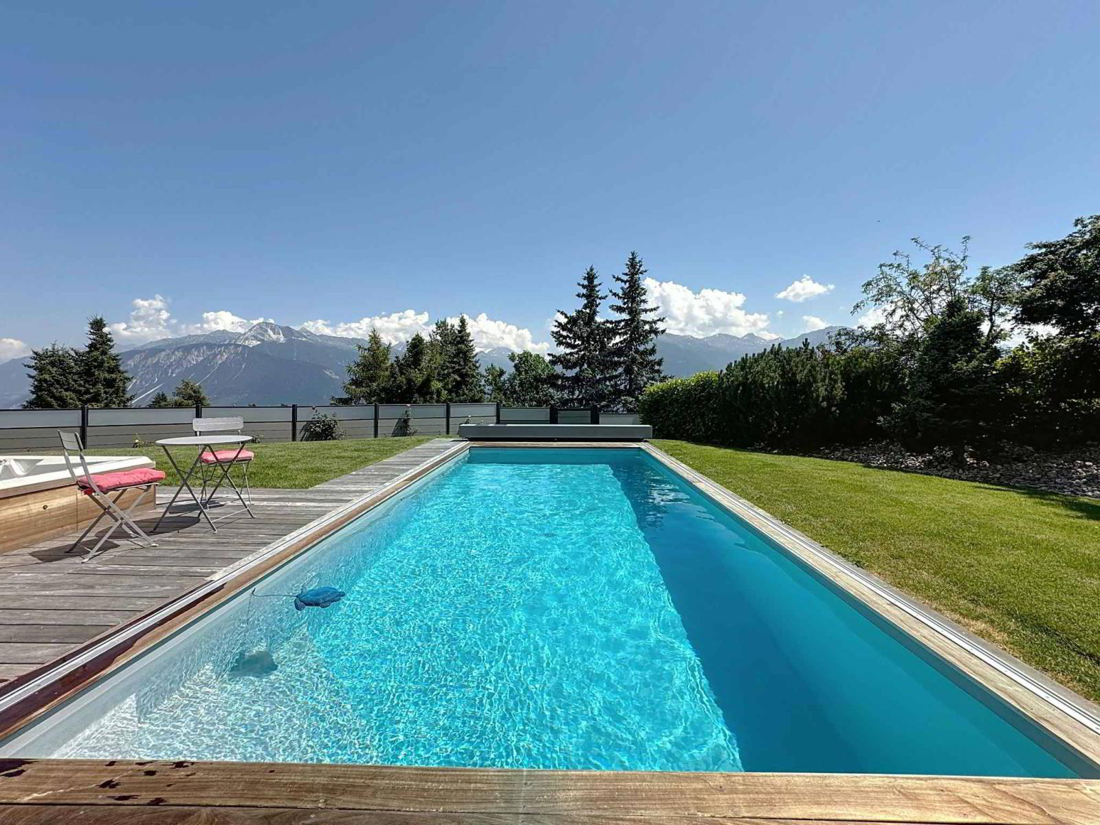 MAGNIFIQUE PROPRIÉTÉ AVEC DÉPENDANCE (MAZOT) ET PISCINE EXTERIEURE