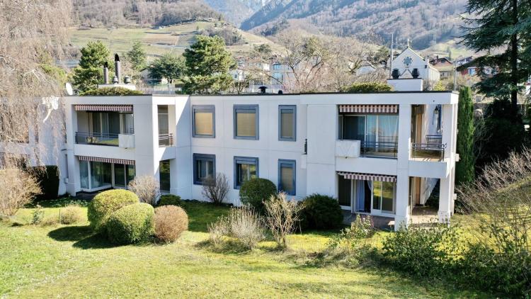 Opportunité, 4 appartements à rénover au bord du lac