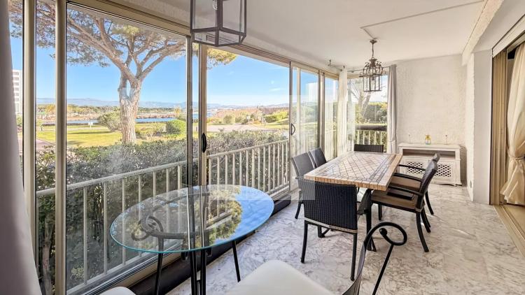 Rare à la Vente – 3 Pièces Vue Mer en Accès Direct Plage
