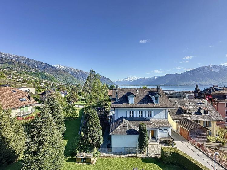 A vendre, maison de village contiguë avec grand jardin