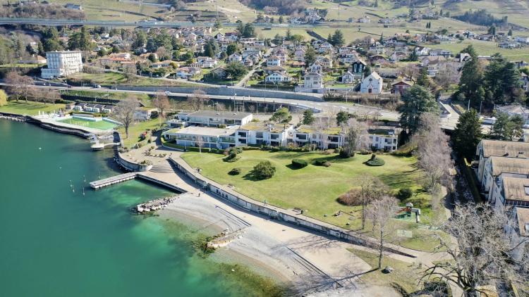 Opportunité, 4 appartements à rénover au bord du lac