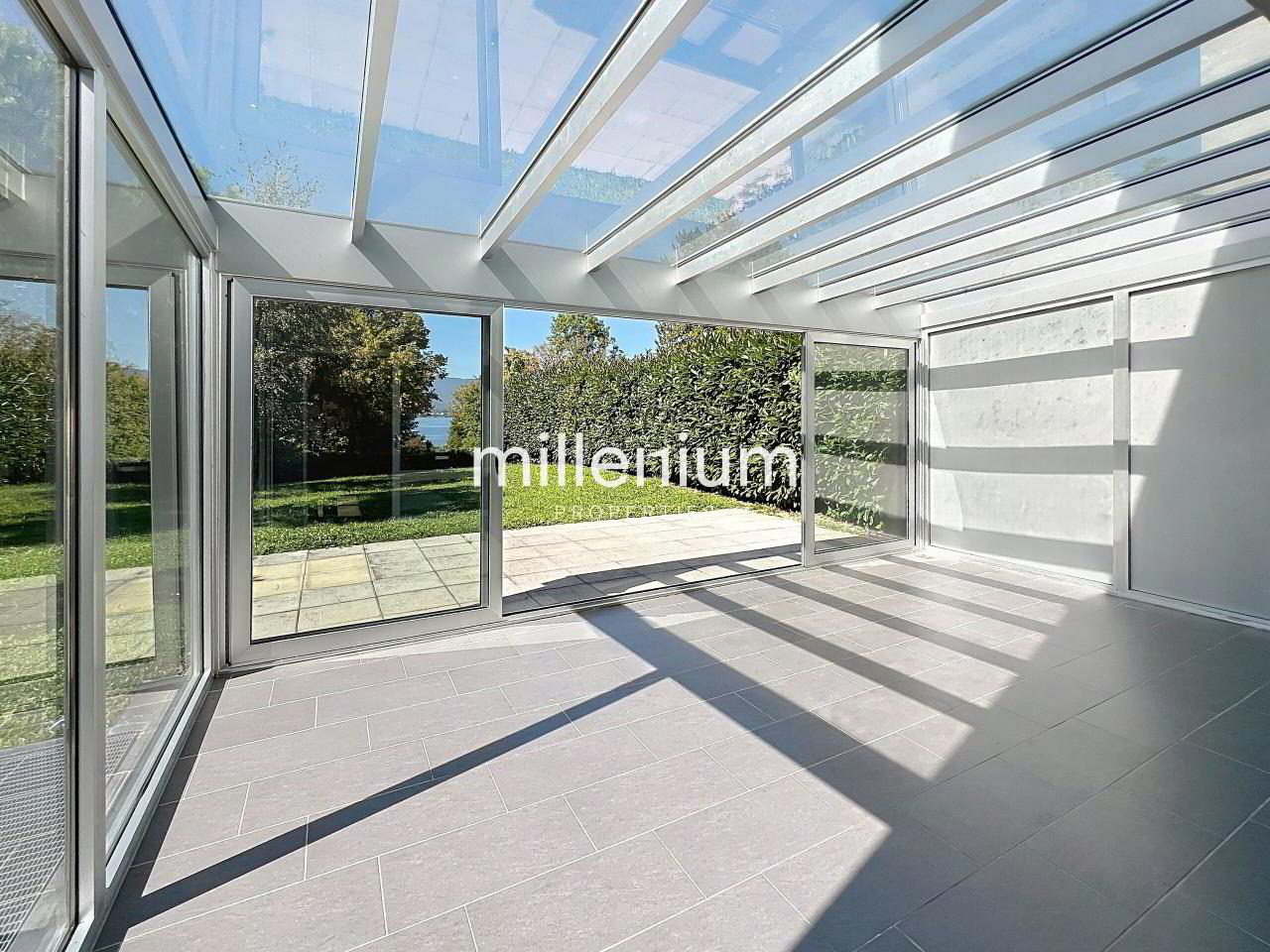 Villa familiale avec terrasse sur le toit et vue Lac