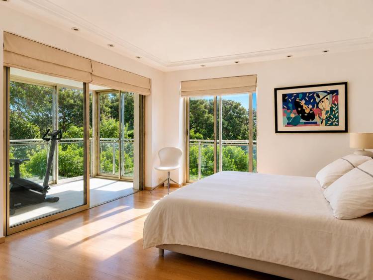 LE CANNET - GRAND APPARTEMENT T4 TRAVERSANT - PLEINE VUE MER