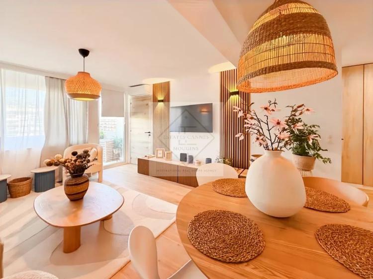 Palm Beach – Superbe 2 pièces entièrement refait Place de l’Étang
