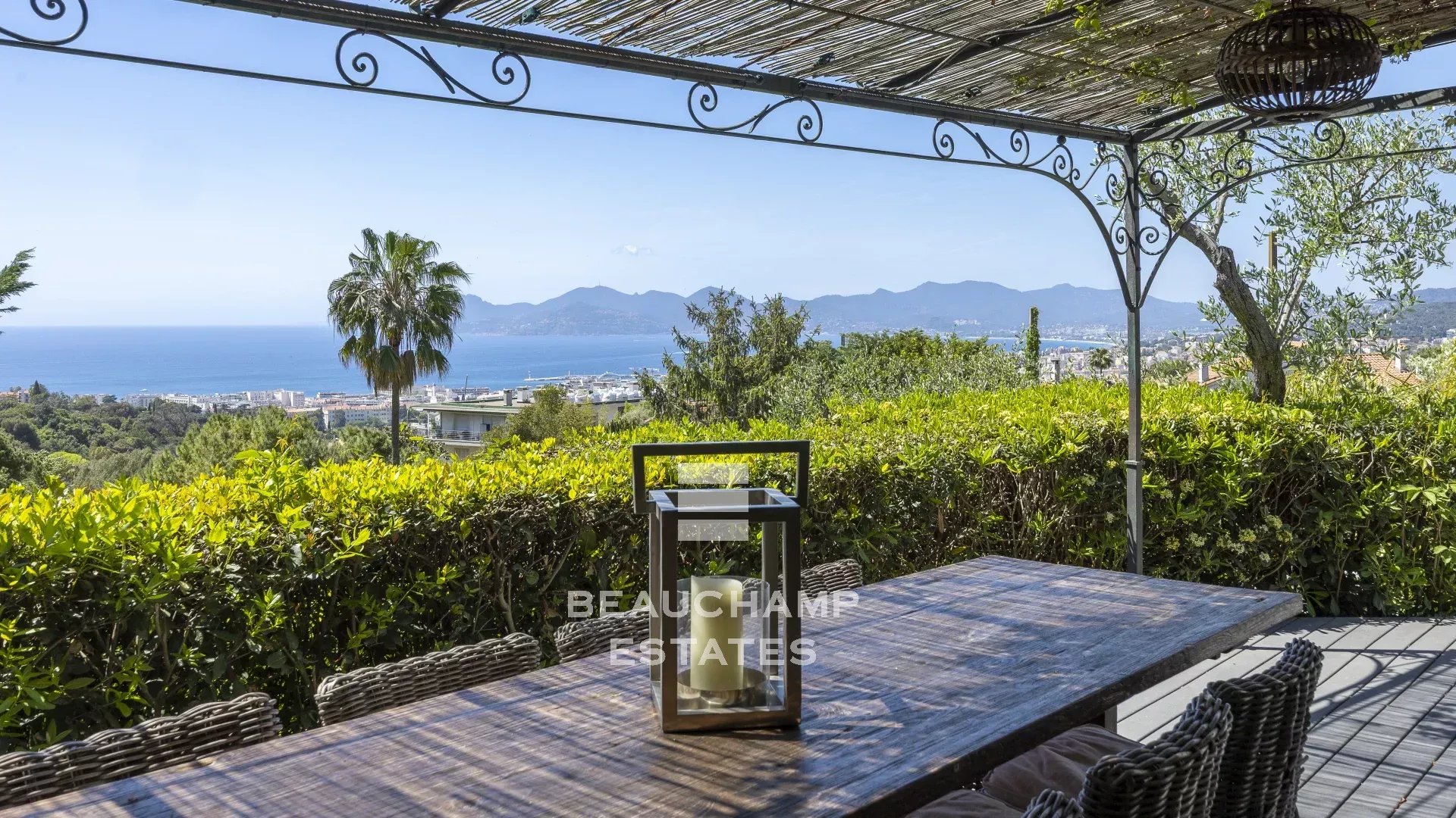 Exclusivité - Villa néo-provençale 5 chambres  avec vue mer - Cannes