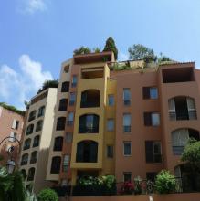 FONTVIEILLE - LOCAL COMMERCIAL AVEC VUE SUR LE PORT - LE MICHELANGELO