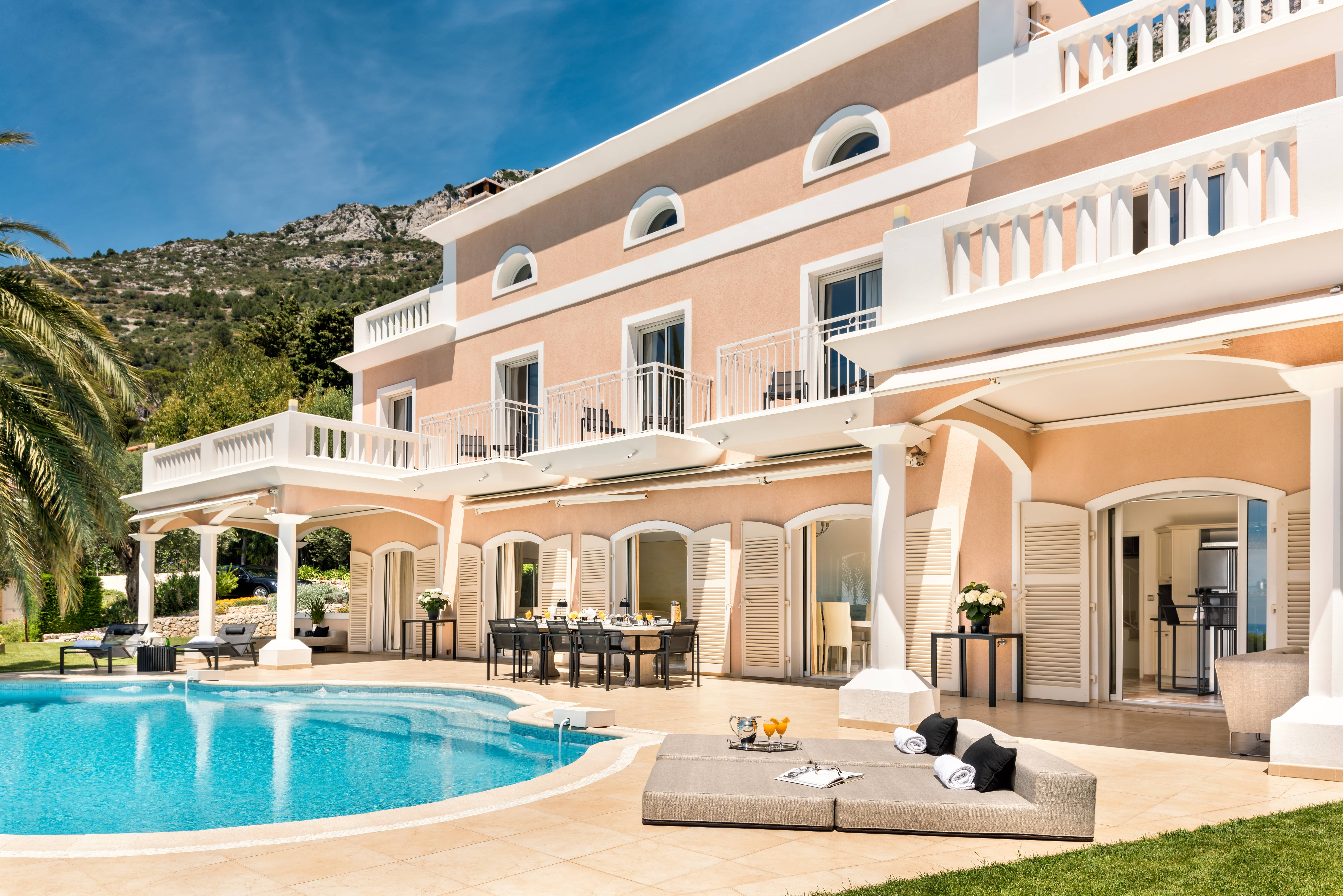 BpXnE_villa-monaco-01-min-1646045252.jpg