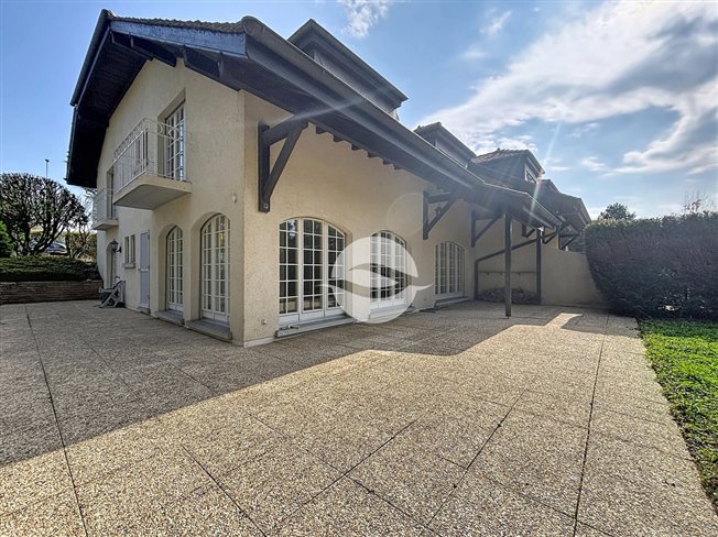 Hervorragende luxuriöse Doppelvilla von 7,5 Fuß mit Festmachboje
