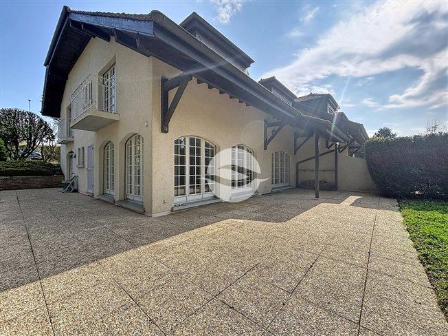 Hervorragende luxuriöse Doppelvilla von 7,5 Fuß mit Festmachboje
