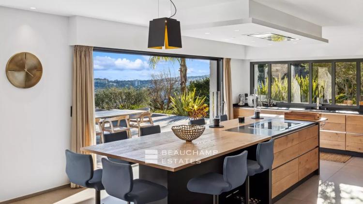 Mougins – Villa contemporaine avec vue mer panoramique