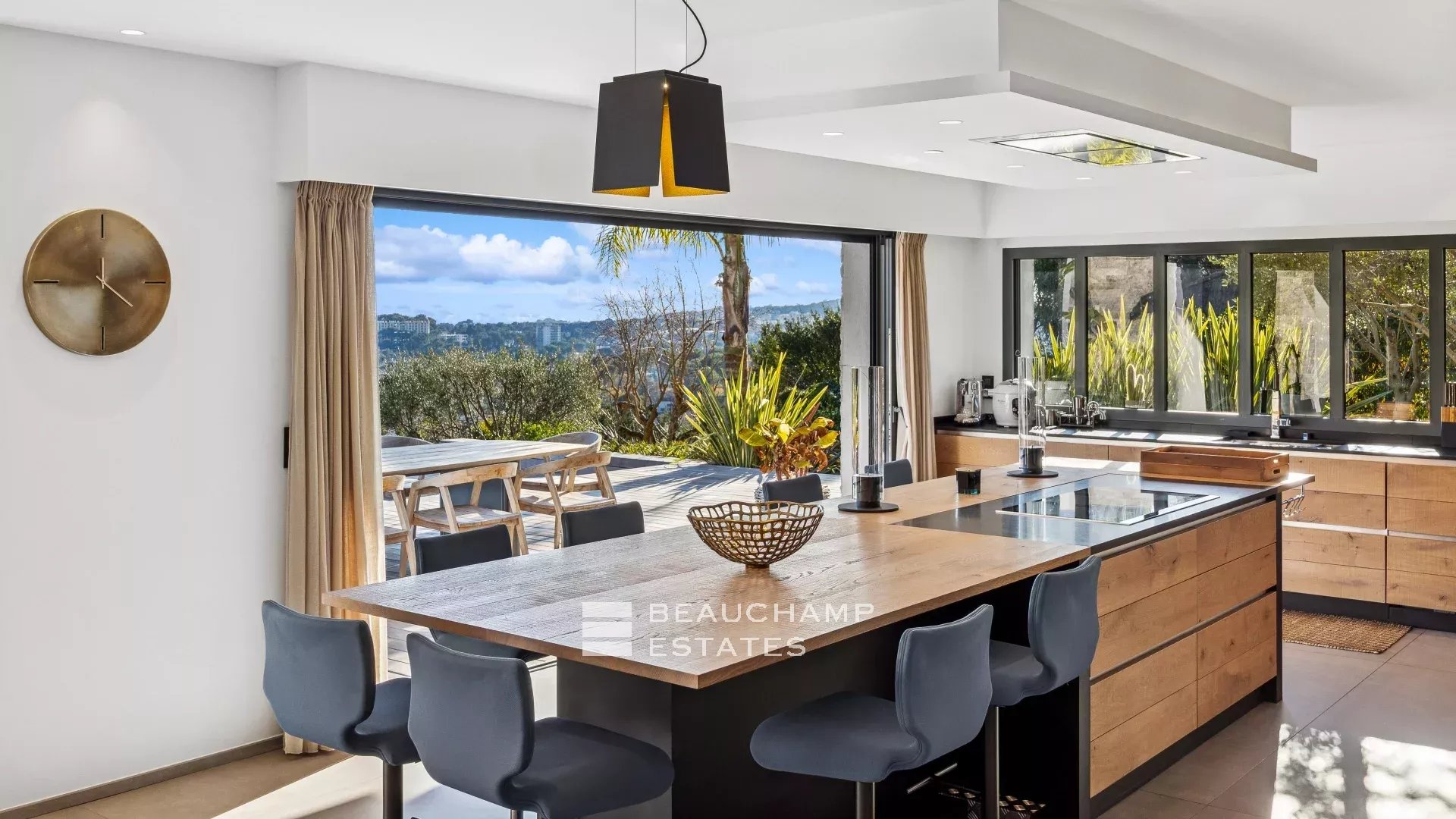 Mougins – Villa contemporaine avec vue mer panoramique