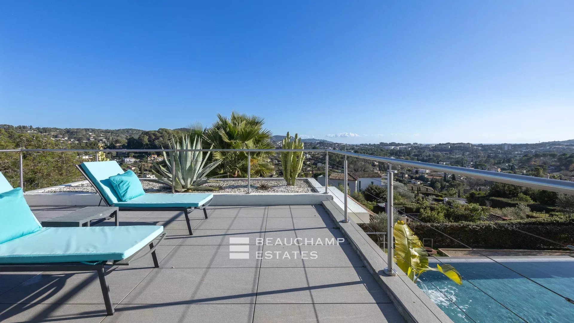 Mougins – Villa contemporaine avec vue mer panoramique