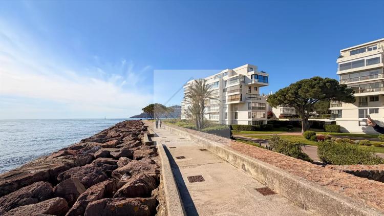 Rare à la Vente – 3 Pièces Vue Mer en Accès Direct Plage
