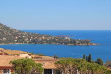 AGAY CAP ESTEREL BEAU 4 PIECES DUPLEX AVEC JARDIN ET VUE MER PANORAMIQUE. PARKING A PROXIMITE