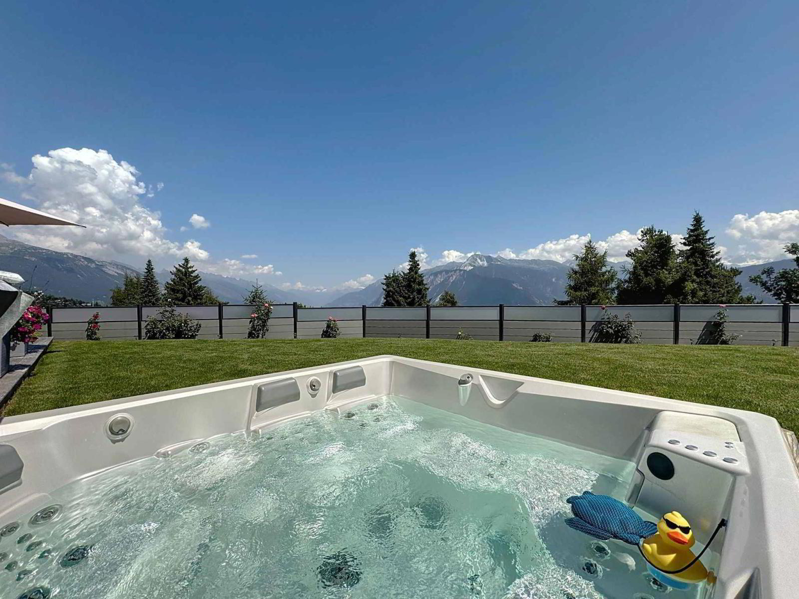MAGNIFIQUE PROPRIÉTÉ AVEC DÉPENDANCE (MAZOT) ET PISCINE EXTERIEURE
