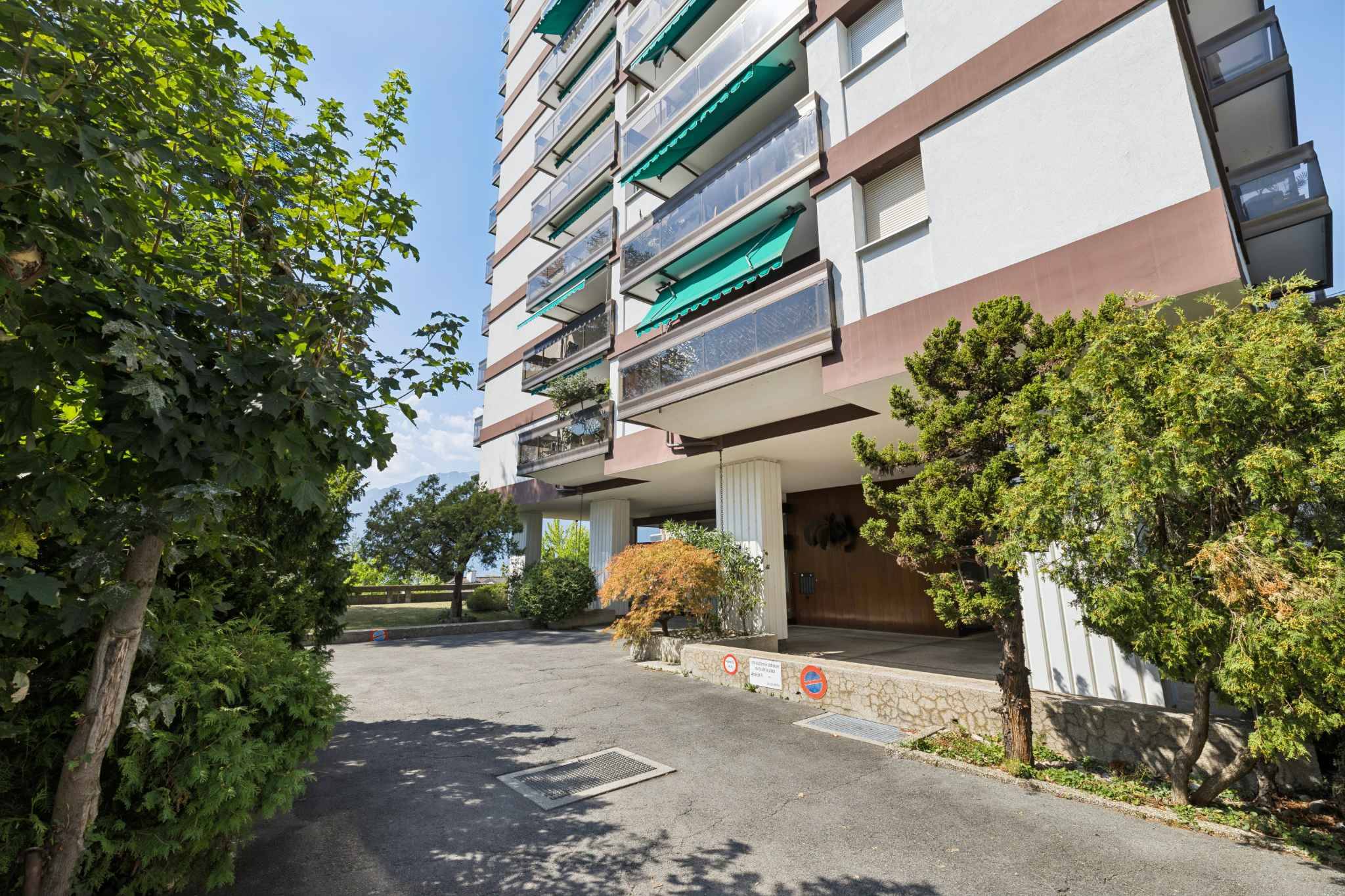 BEL APPARTEMENT PROCHE DE TOUTES LES COMMODITÉS. 