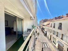 CANNES – CARRÉ D’OR - STUDIO AVEC TERRASSE ET APERÇU MER