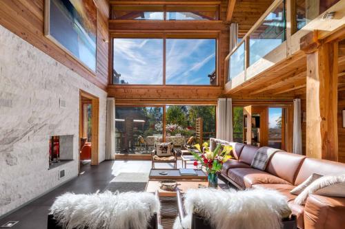 Un chalet Bayrou à vendre dans la région de Villars-sur-Ollon - L'art de la construction alpine de Megève à Crans-Montana