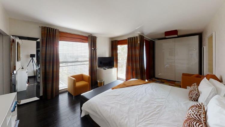 DYxN9_inspi-9-bedroom-1--1621328752.jpg