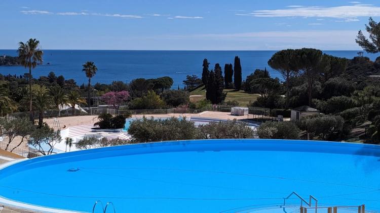 AGAY CAP ESTEREL grand T2 type large de 51m² habitables