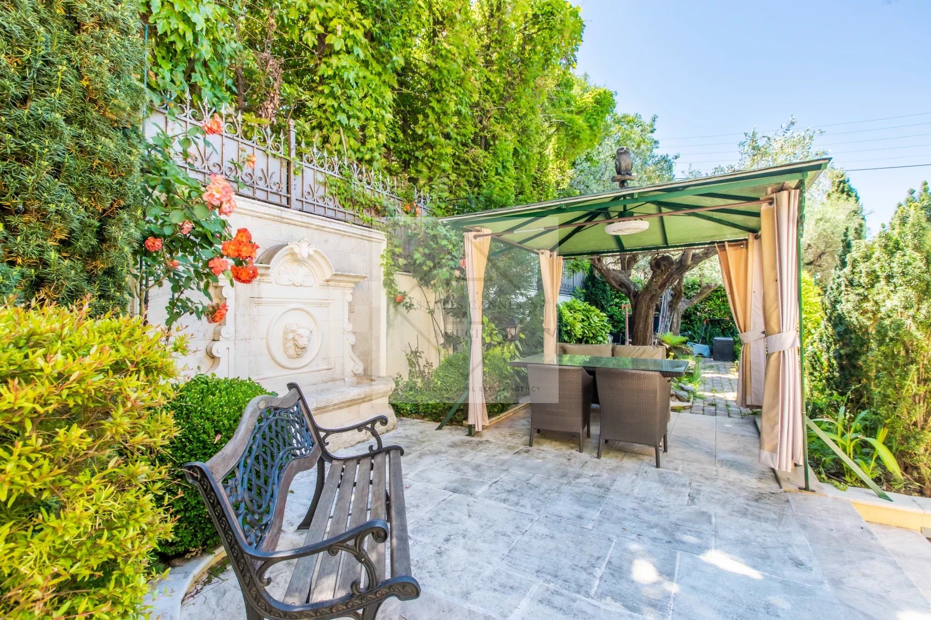 Villa de prestige au Cap d’Antibes – Domaine fermé, plage accessible à pied