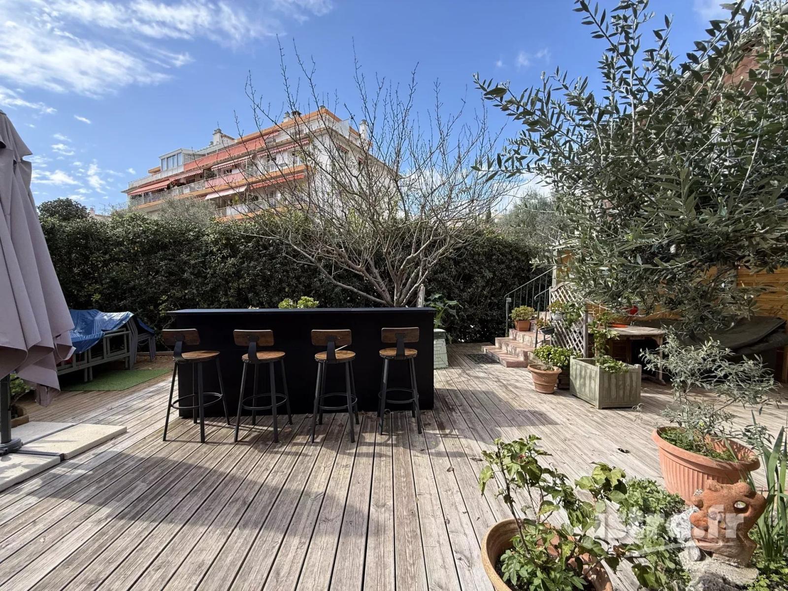 Nice Cimiez : Propriété de 435m² comprenant 6 appartements