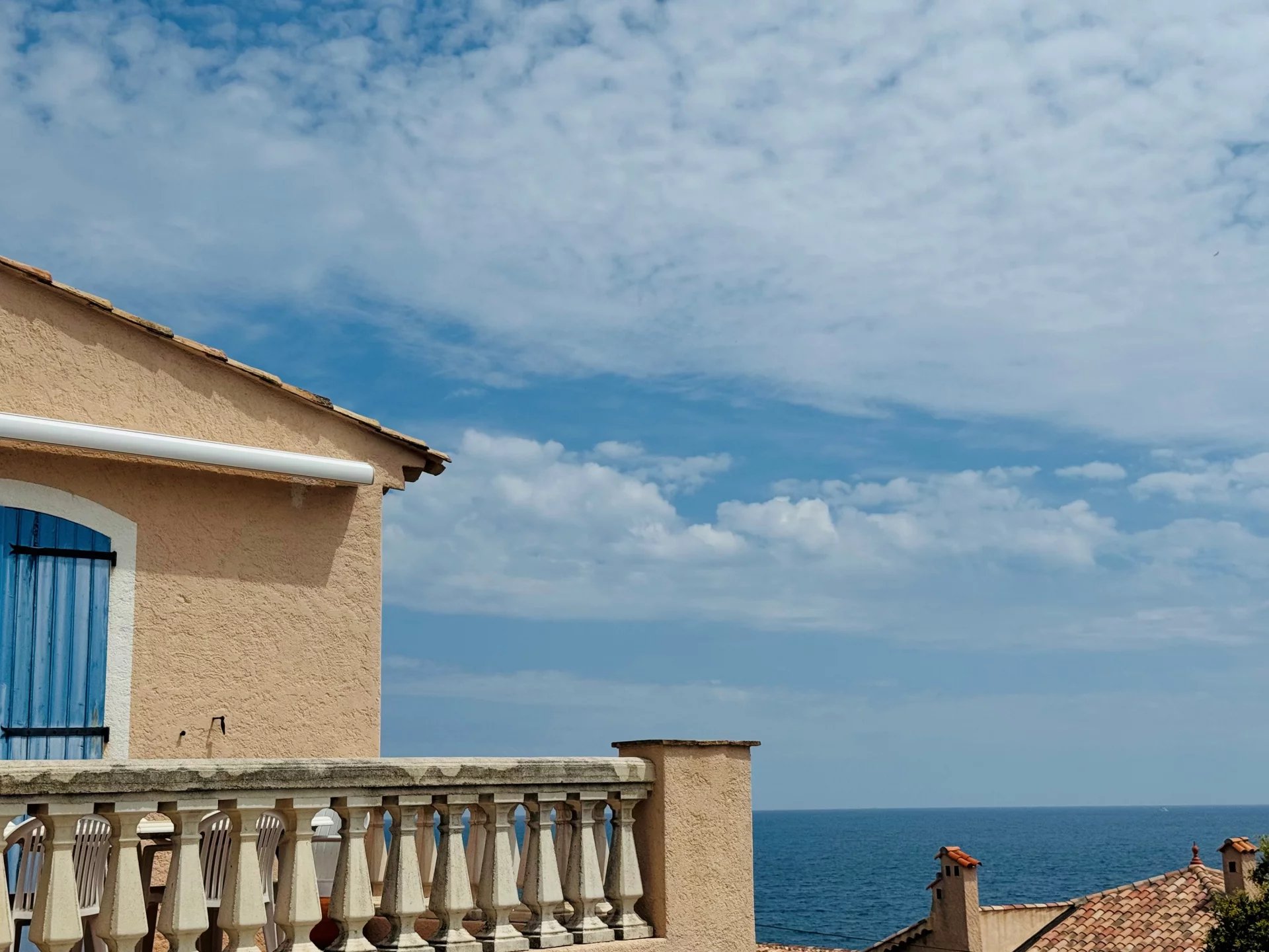 MAISON 8 PIECES ANTHEOR A RENOVER - VUE MER PANORAMIQUE - STUDIO INDEPENDANT