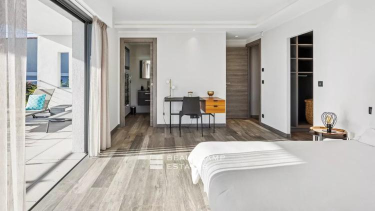 Mougins – Villa contemporaine avec vue mer panoramique