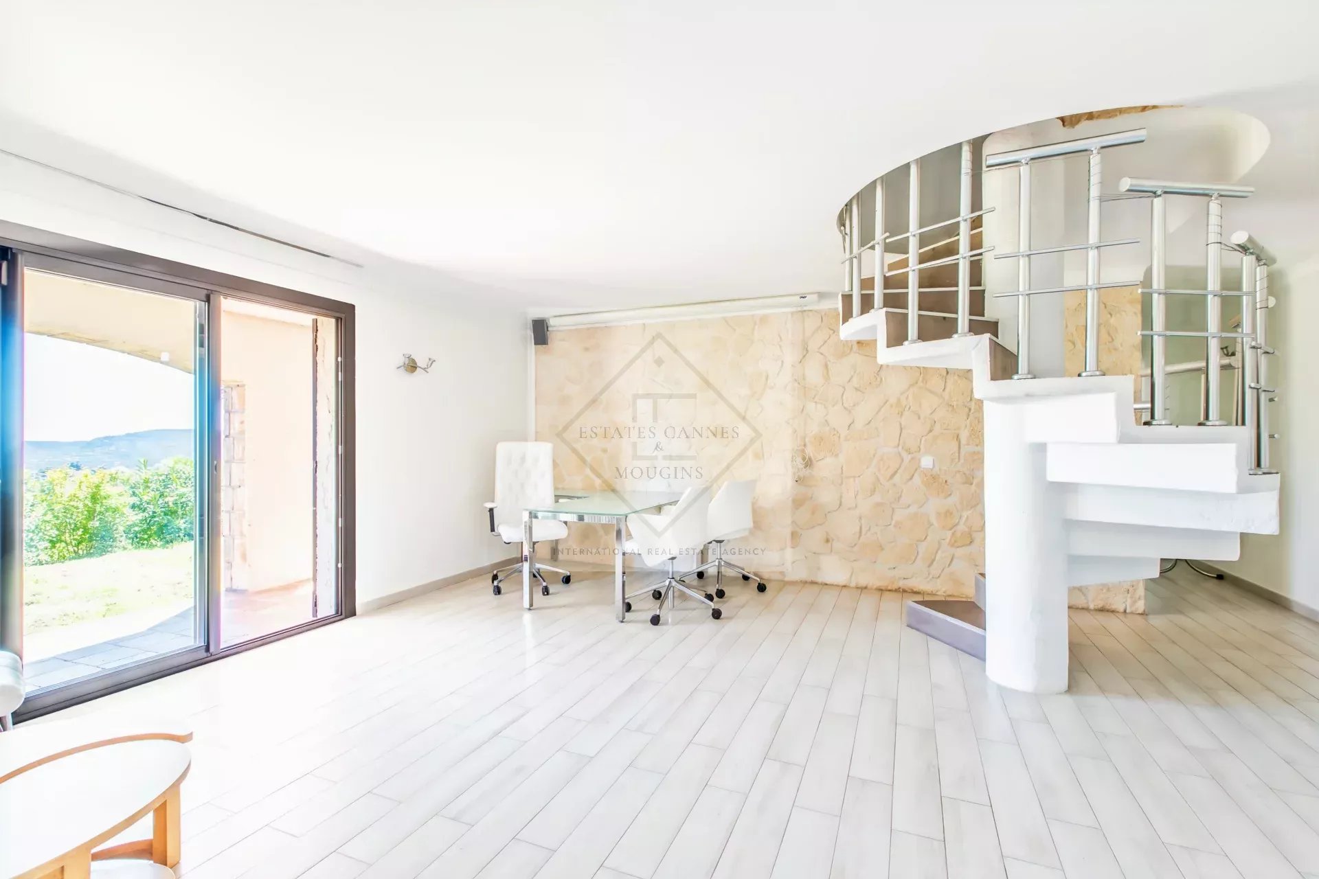 VUE MER PANORAMIQUE – UNE OPPORTUNITÉ RARE AUX PORTES DE CANNES