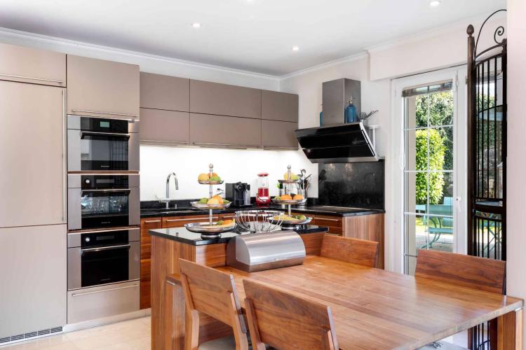 Splendide propriété d'environ 340 m² située dans un quartier très recherché !