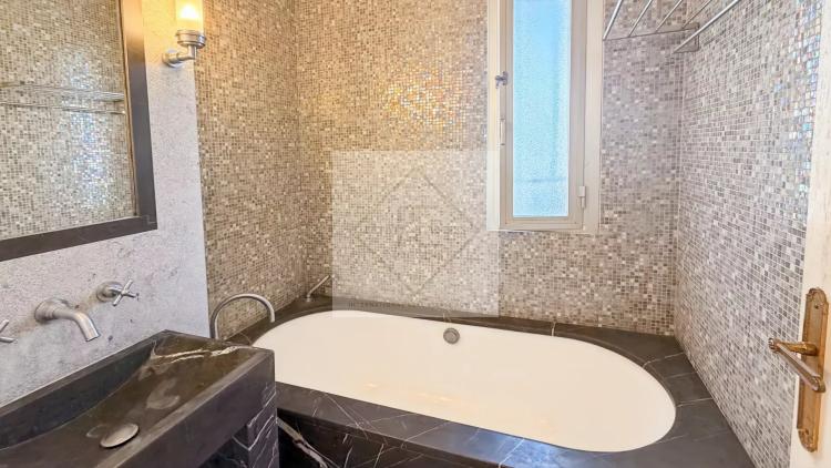 Rare à la Vente – 3 Pièces Vue Mer en Accès Direct Plage