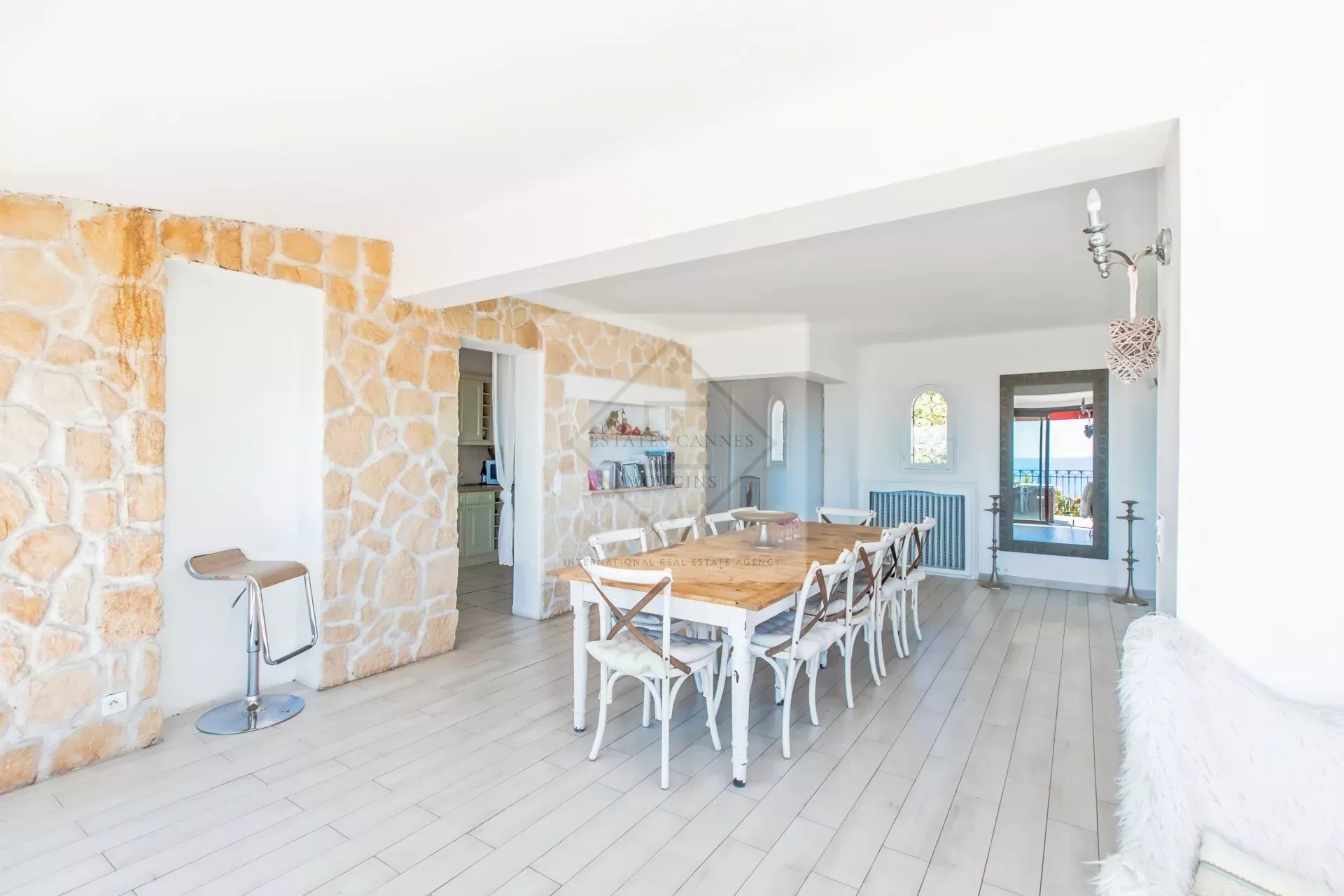 VUE MER PANORAMIQUE – UNE OPPORTUNITÉ RARE AUX PORTES DE CANNES