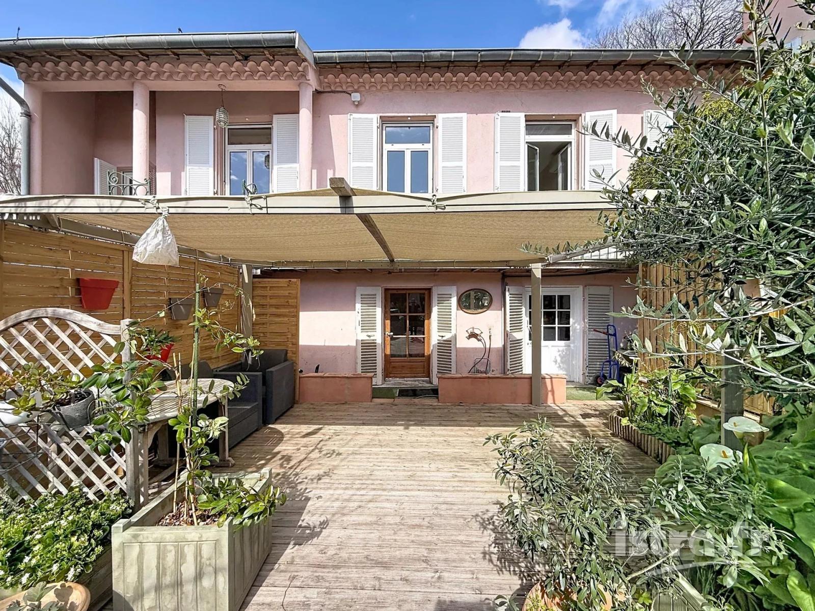 Nice Cimiez : Propriété de 435m² comprenant 6 appartements