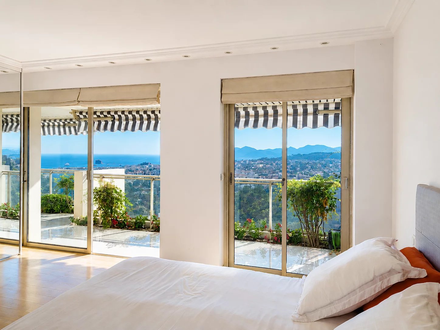 LE CANNET - GRAND APPARTEMENT T4 TRAVERSANT - PLEINE VUE MER