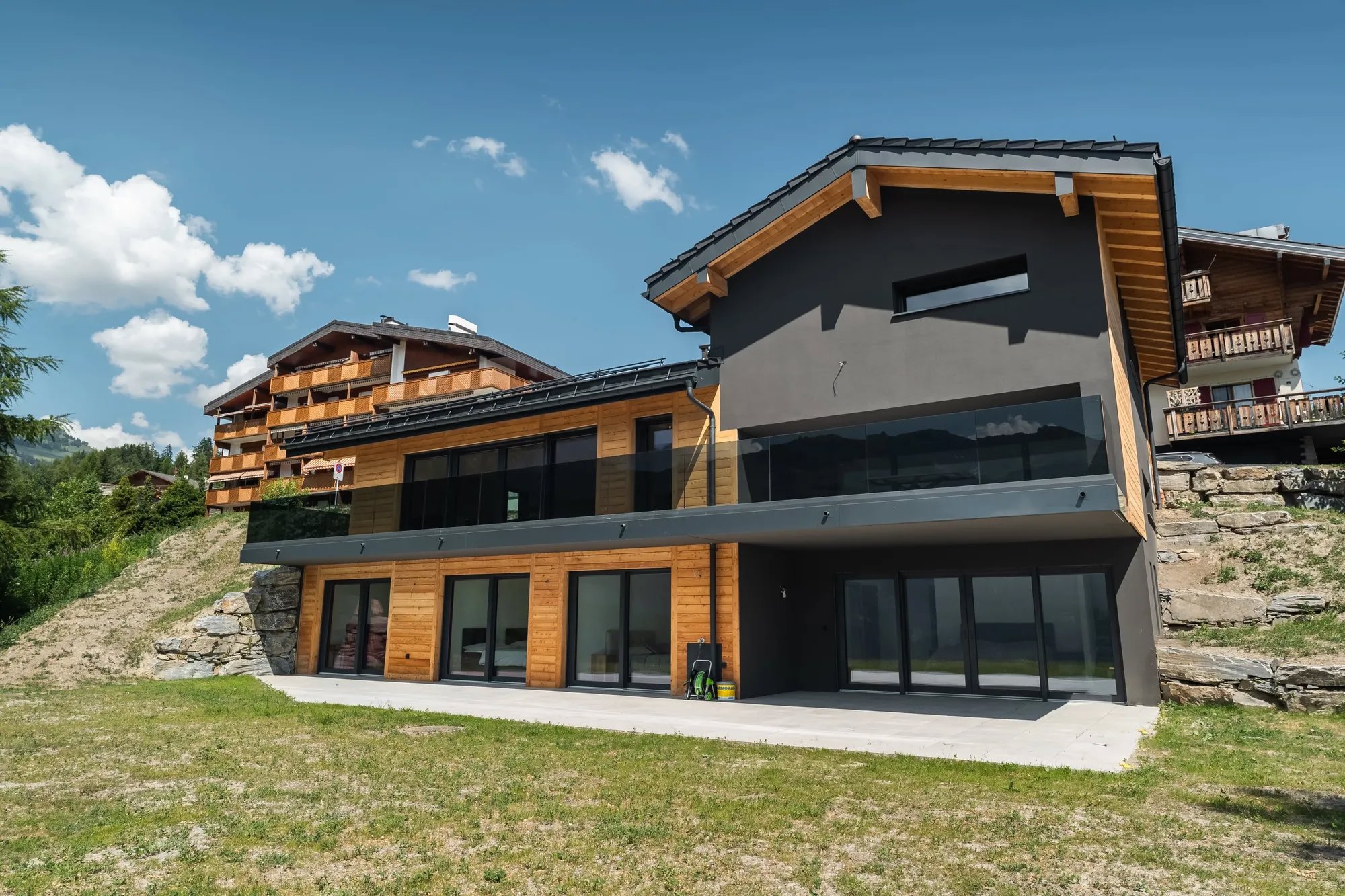 Nouveau Chalet à Crans Montana Avec Vue Panoramique.
