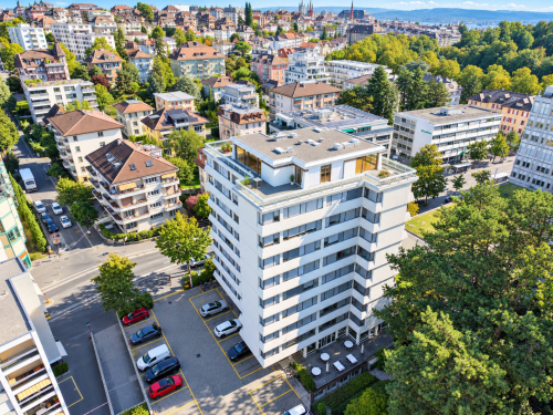 Cour 61 - 900 m² - Une adresse