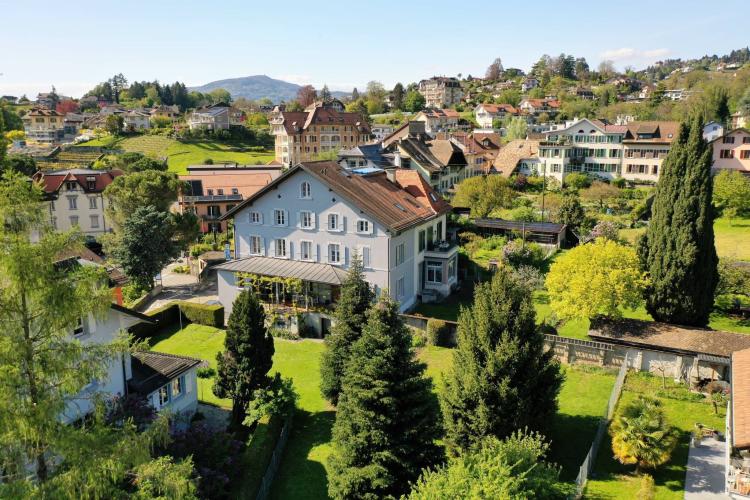 A vendre, maison de village contiguë avec grand jardin
