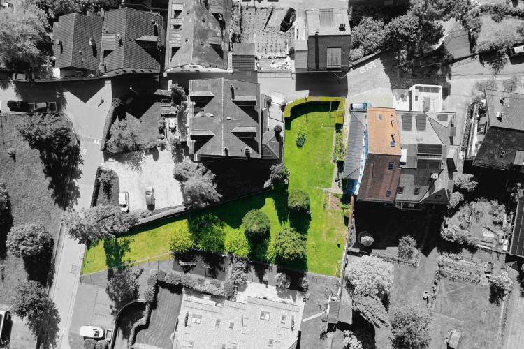 A vendre, maison de village contiguë avec grand jardin
