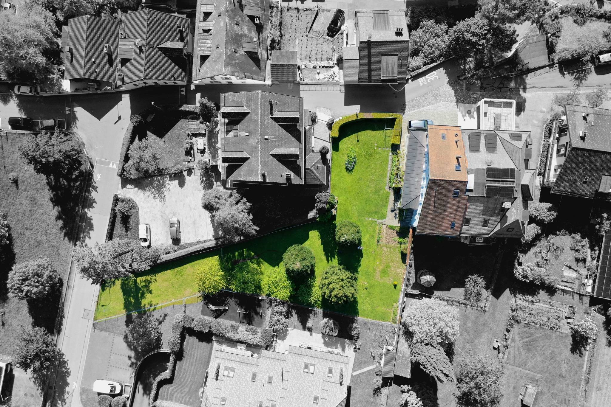 A vendre, maison de village contiguë avec grand jardin