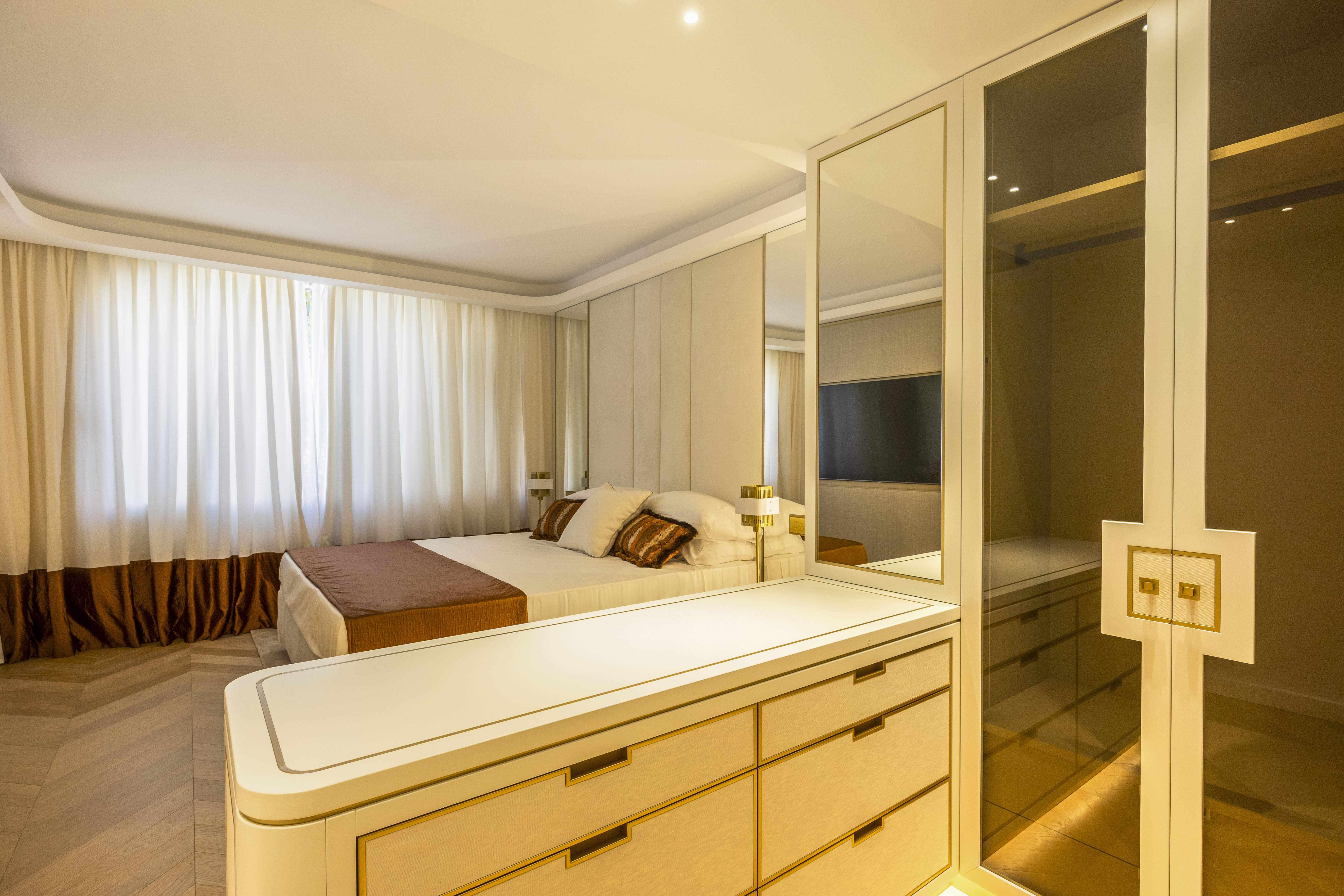 FONTVIEILLE - GRAND APPARTEMENT VU SUR LE PORT - GIORGIONE
