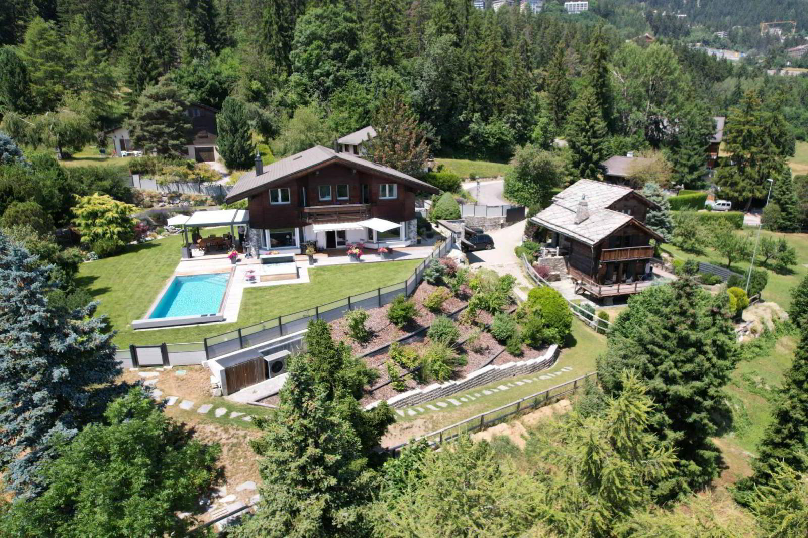 MAGNIFIQUE PROPRIÉTÉ AVEC DÉPENDANCE (MAZOT) ET PISCINE EXTERIEURE