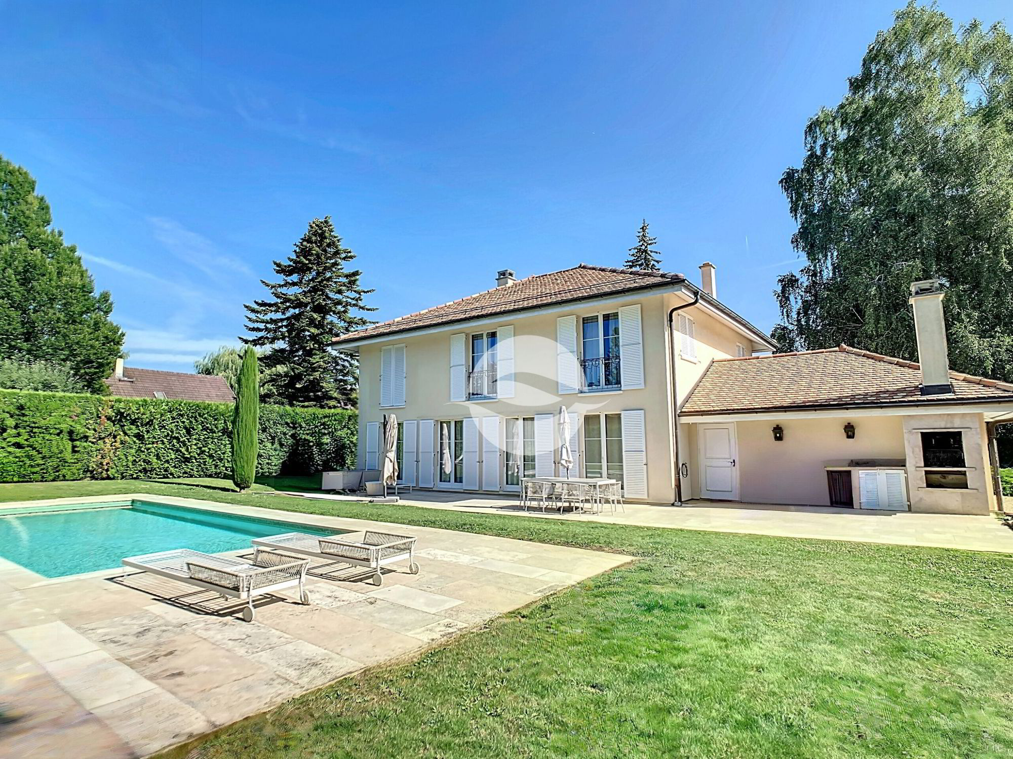 Magnifique villa individuelle avec 4 chambres et piscine