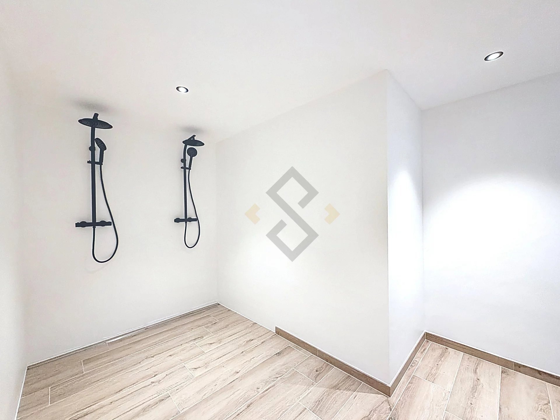 Opportunité Rare : Chalet Neuf Exceptionnel à Crans Montana
