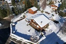 Domaine avec 2 chalets individuels reliés par les sous-sols