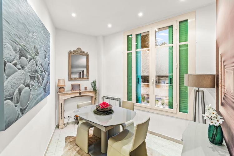 Palais Bosio: Appartement de 3 Pièces avec Terrasse - Calme